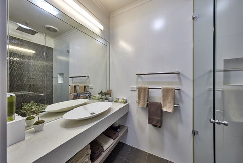 Mews Cottages - Sunshine Coast Guide 3