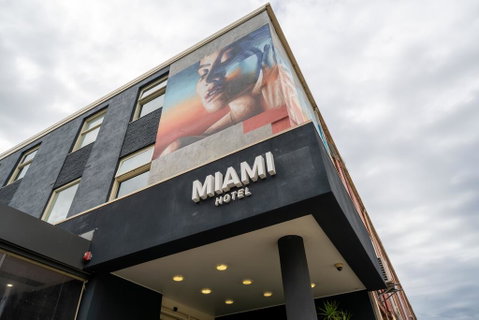 Miami Hotel Melbourne - Sunshine Coast Guide 0
