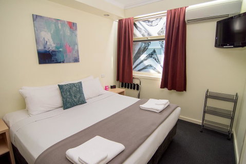 Miami Hotel Melbourne - Sunshine Coast Guide 1