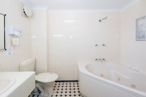 Mid City Motor Inn - Sunshine Coast Guide 1