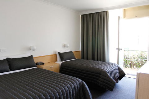 Mid City Motor Inn Queanbeyan - Sunshine Coast Guide 3