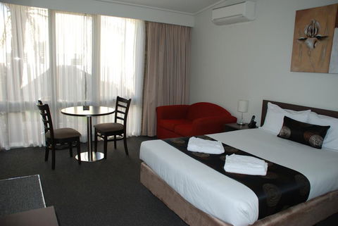 Mitchell On Main - Sunshine Coast Guide 1