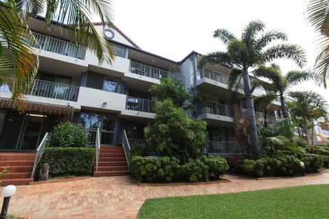 Montana Palms Resort - Sunshine Coast Guide 2