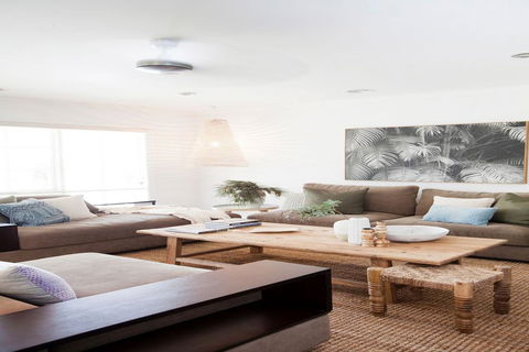 MOOMBA RETREAT - MORNINGTON - Sunshine Coast Guide 0