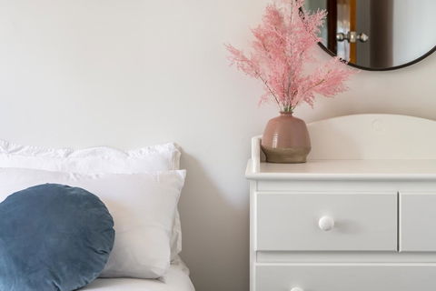 Moonah House-10 Mins To CBD & MONA, 4BR, 2 BATH, Great View, Park 3 Cars, Sleep 11, King Bed, En-suite - Sunshine Coast Guide 1