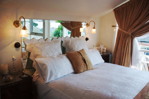 Mornington Bed & Breakfast - Sunshine Coast Guide 0