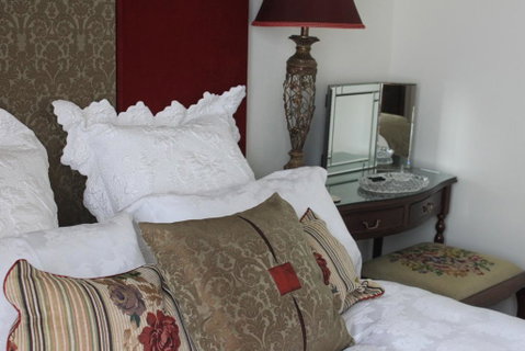 Mornington Bed & Breakfast - Sunshine Coast Guide 2