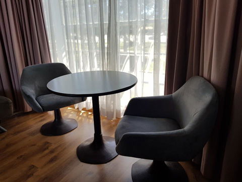 Motel Margeurita - Sunshine Coast Guide 3