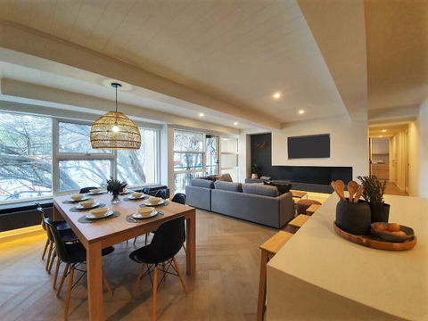 Mt Buller Chalet Hotel & Suites - Sunshine Coast Guide 3