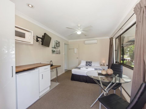 Narimba Motel - Sunshine Coast Guide 1