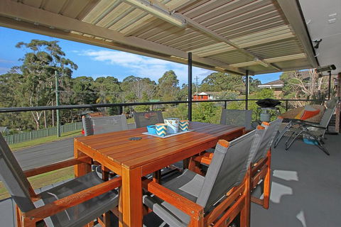 NARRAWALLEE RETREAT - Sunshine Coast Guide 0