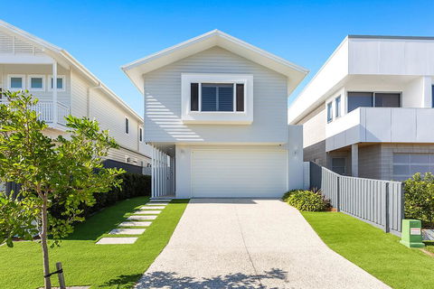 NAUTiLUS OCEAN BREEZE - Sunshine Coast Guide 1