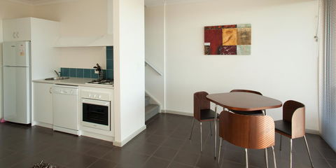 Cosy Corner Sea View Apartments - Sunshine Coast Guide 13