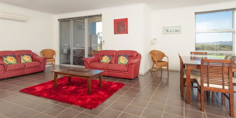 Cosy Corner Sea View Apartments - Sunshine Coast Guide 11