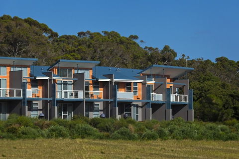 Cosy Corner Sea View Apartments - Sunshine Coast Guide 2