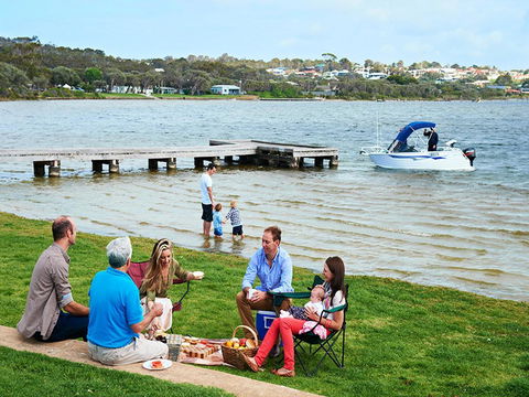 Augusta Escape Holiday Units - Sunshine Coast Guide 39