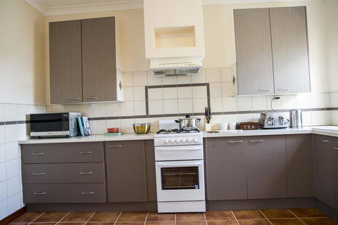 Spencer Cottage - Sunshine Coast Guide 7