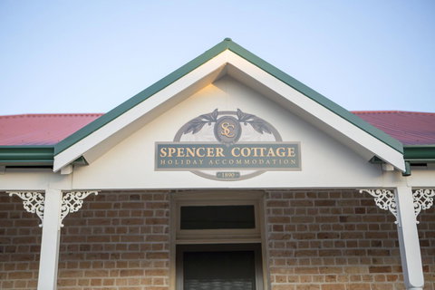 Spencer Cottage - Sunshine Coast Guide 0