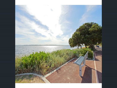 Applecross Village Apartment - Sunshine Coast Guide 40