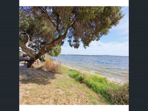 Applecross Village Apartment - Sunshine Coast Guide 38
