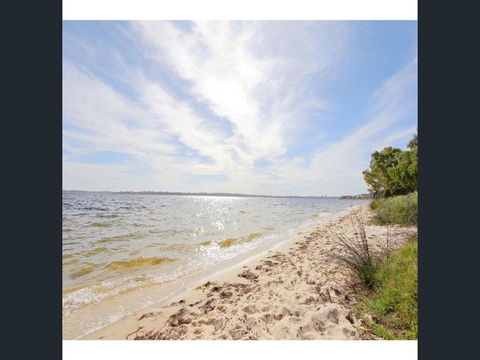 Applecross Village Apartment - Sunshine Coast Guide 41