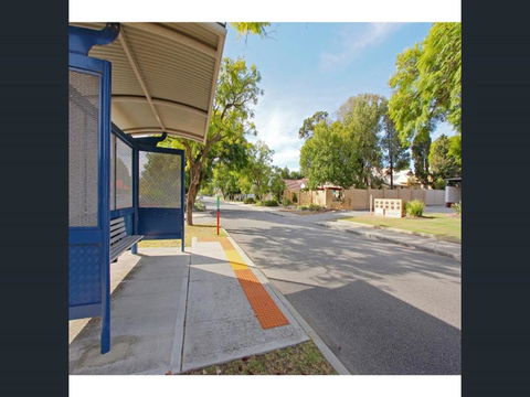 Applecross Village Apartment - Sunshine Coast Guide 39