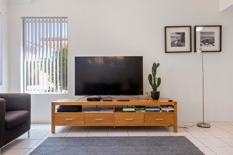 Cooper Street - Sunshine Coast Guide 2