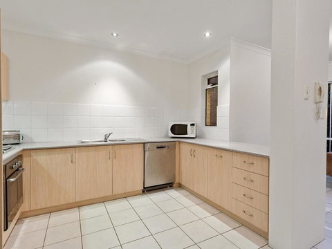 Cooper Street - Sunshine Coast Guide 24