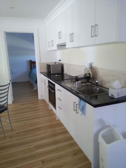 DIANELLA Budget Rooms Happy Place To Stay - Sunshine Coast Guide 33