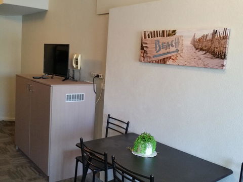 Mandurah Foreshore Motel - Sunshine Coast Guide 10