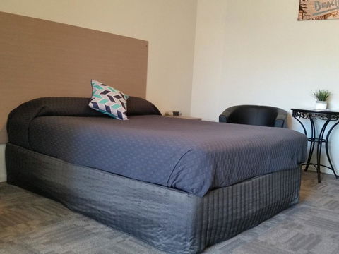 Mandurah Foreshore Motel - Sunshine Coast Guide 2