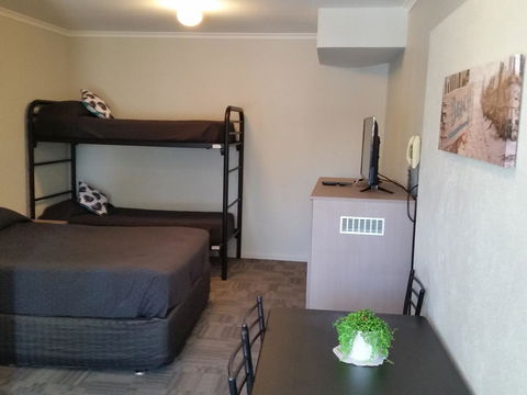 Mandurah Foreshore Motel - Sunshine Coast Guide 12