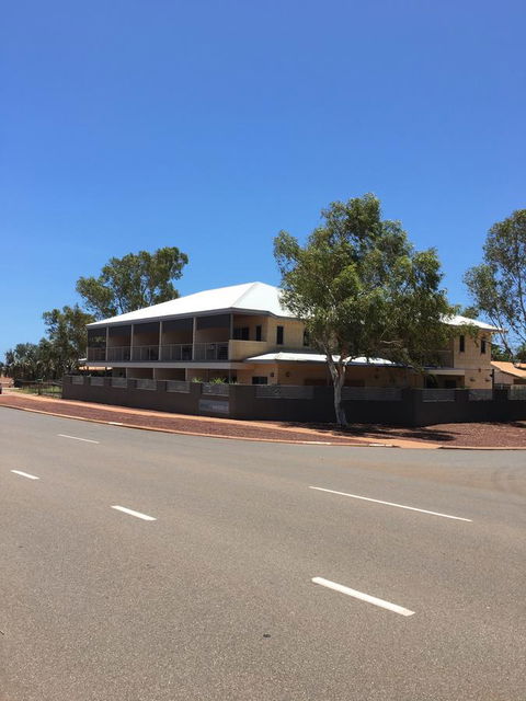 Latitude20 Searipple Rd - Sunshine Coast Guide 0
