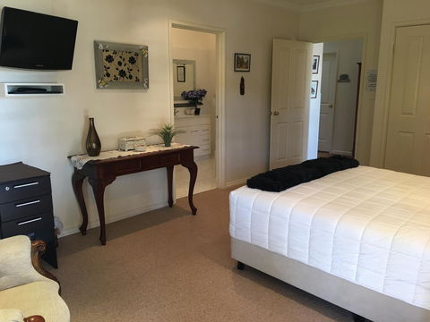 Armadale Cottage Bed & Breakfast - Sunshine Coast Guide 27