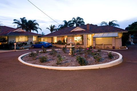 Armadale Cottage Bed & Breakfast - Sunshine Coast Guide 32