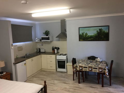 Armadale Cottage Bed & Breakfast - Sunshine Coast Guide 8
