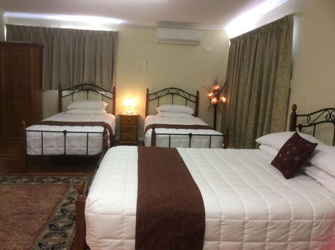 Armadale Cottage Bed & Breakfast - Sunshine Coast Guide 5