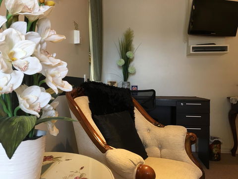 Armadale Cottage Bed & Breakfast - Sunshine Coast Guide 17