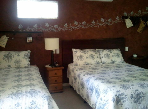 Armadale Cottage Bed & Breakfast - Sunshine Coast Guide 30