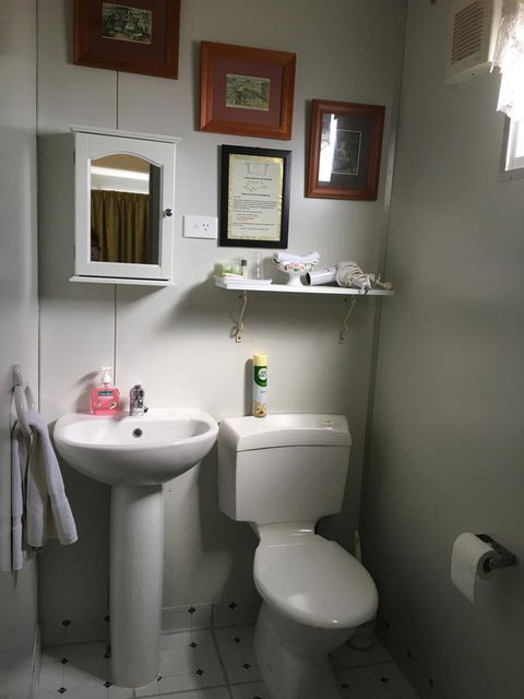 Armadale Cottage Bed & Breakfast - Sunshine Coast Guide 6