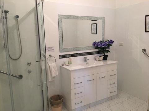 Armadale Cottage Bed & Breakfast - Sunshine Coast Guide 25