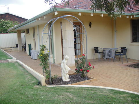 Armadale Cottage Bed & Breakfast - Sunshine Coast Guide 35