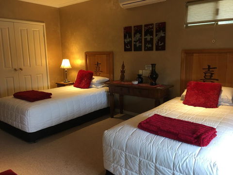 Armadale Cottage Bed & Breakfast - Sunshine Coast Guide 16