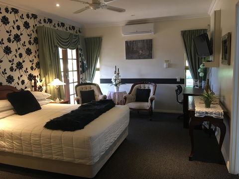 Armadale Cottage Bed & Breakfast - Sunshine Coast Guide 2