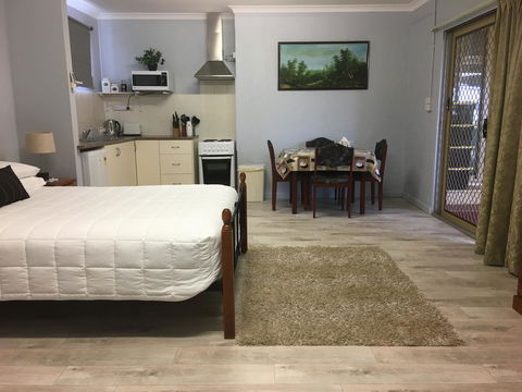 Armadale Cottage Bed & Breakfast - Sunshine Coast Guide 7