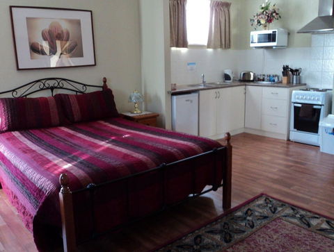 Armadale Cottage Bed & Breakfast - Sunshine Coast Guide 24