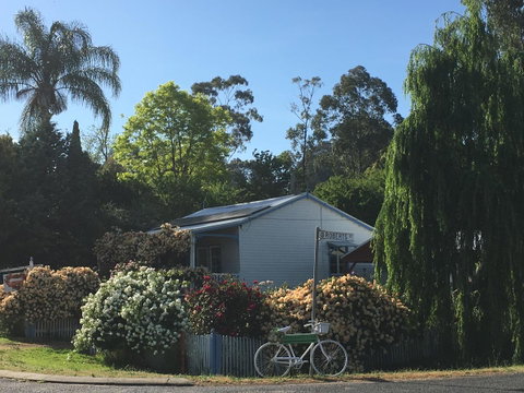 Applegate Lane Chalet - Sunshine Coast Guide 1