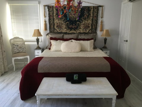 Applegate Lane Chalet - Sunshine Coast Guide 0