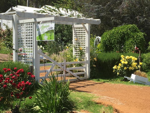 Applegate Lane Chalet - Sunshine Coast Guide 3
