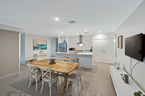 Into The Blue - Sunshine Coast Guide 4